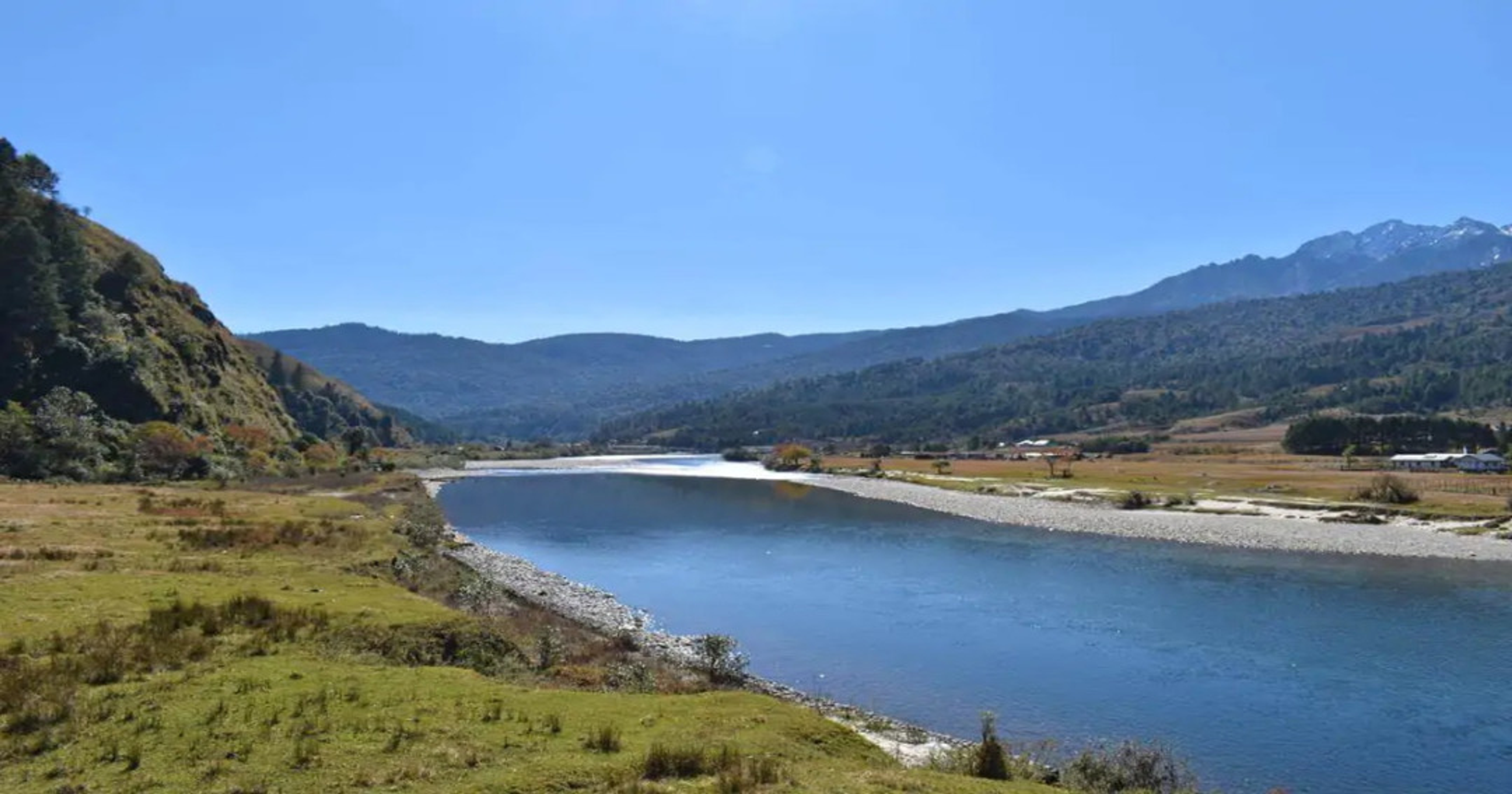 Surreal turquoise waters of Yargyap Chu River with grazing semi-wild horses in Mechuka | Siyom River Sightseeing