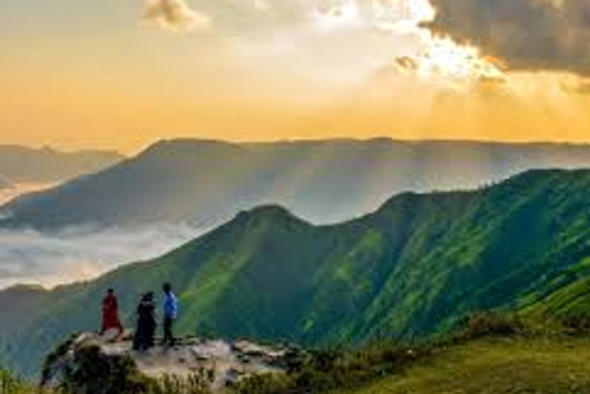 Matrilineal culture in Meghalaya showing women running local businesses.]