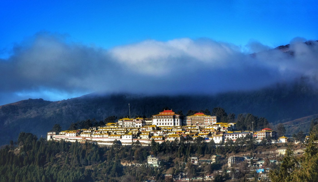 The majestic Tawang Monastery in Arunachal Pradesh, illustrating the best time to visit Tawang for spiritual tourism and pristine Himalayan views.