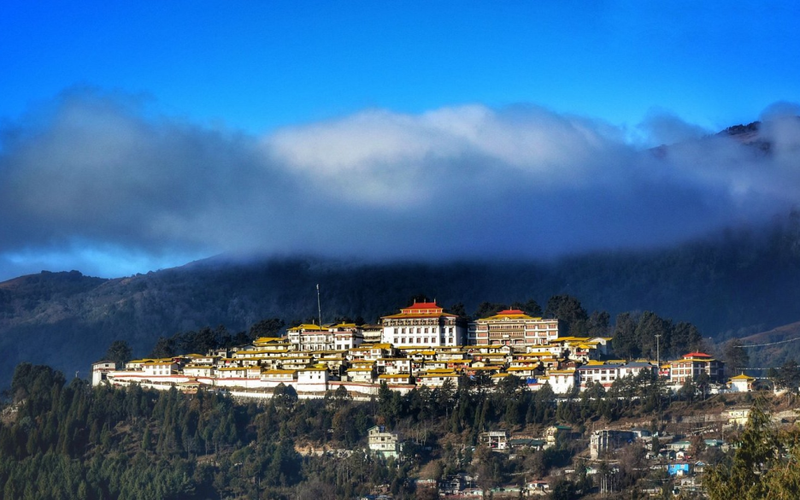 The majestic Tawang Monastery in Arunachal Pradesh, illustrating the best time to visit Tawang for spiritual tourism and pristine Himalayan views.