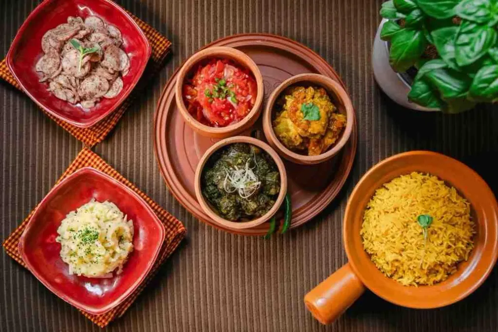 Traditional Khasi food Jadoh and Doh-neiiong in Mawlynnong village eatery