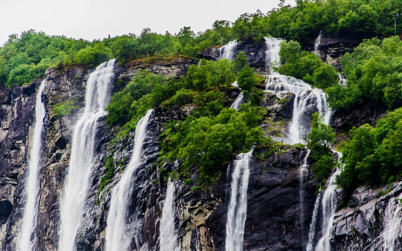 Seven Sisters Waterfall in Cherrapunji Meghalaya, also known as Nohsngithiang Falls, showing seven parallel streams plunging 315 meters from a limestone cliff.