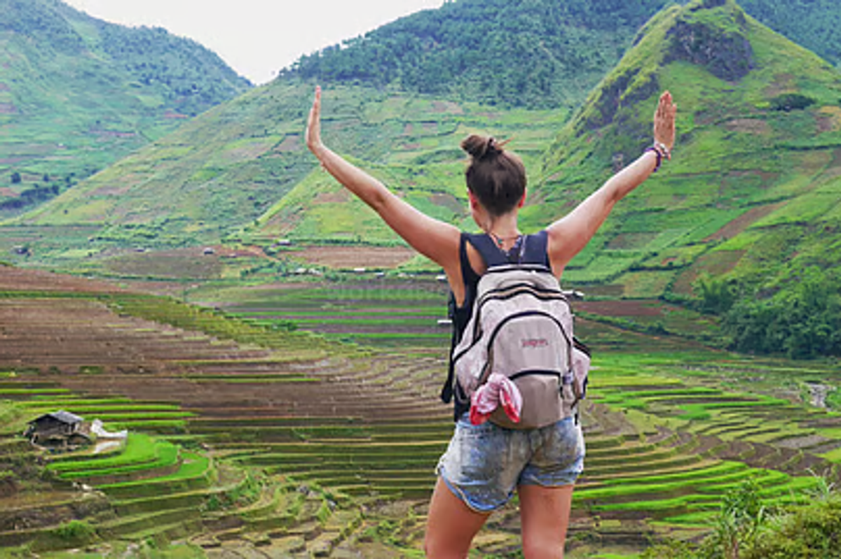 A solo female traveler safely exploring the scenic valleys of Arunachal Pradesh, illustrating the state's travel safety for women.