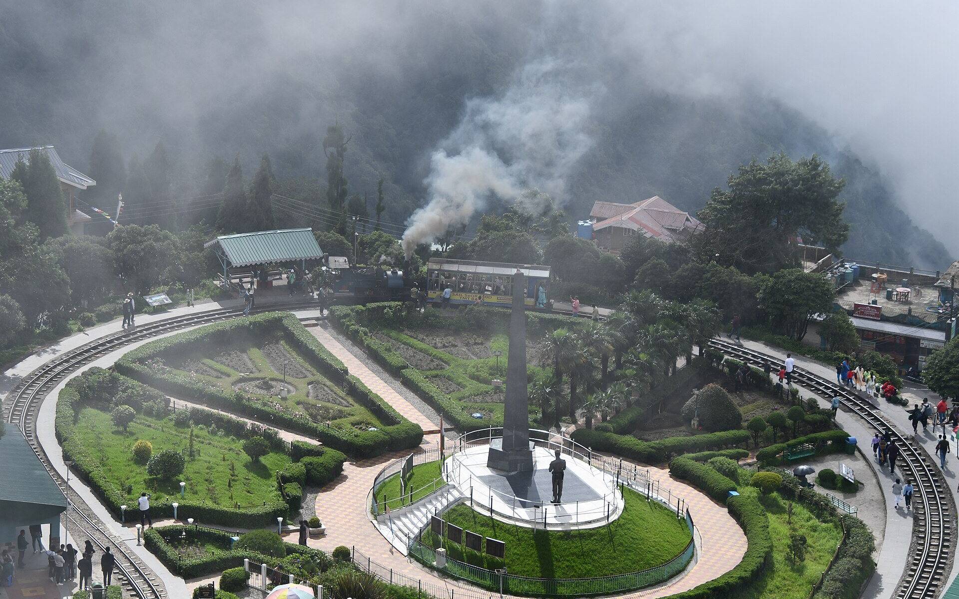 Darjeeling & Kalimpong Getaway – 4 Days of Tea Gardens & Hill Views