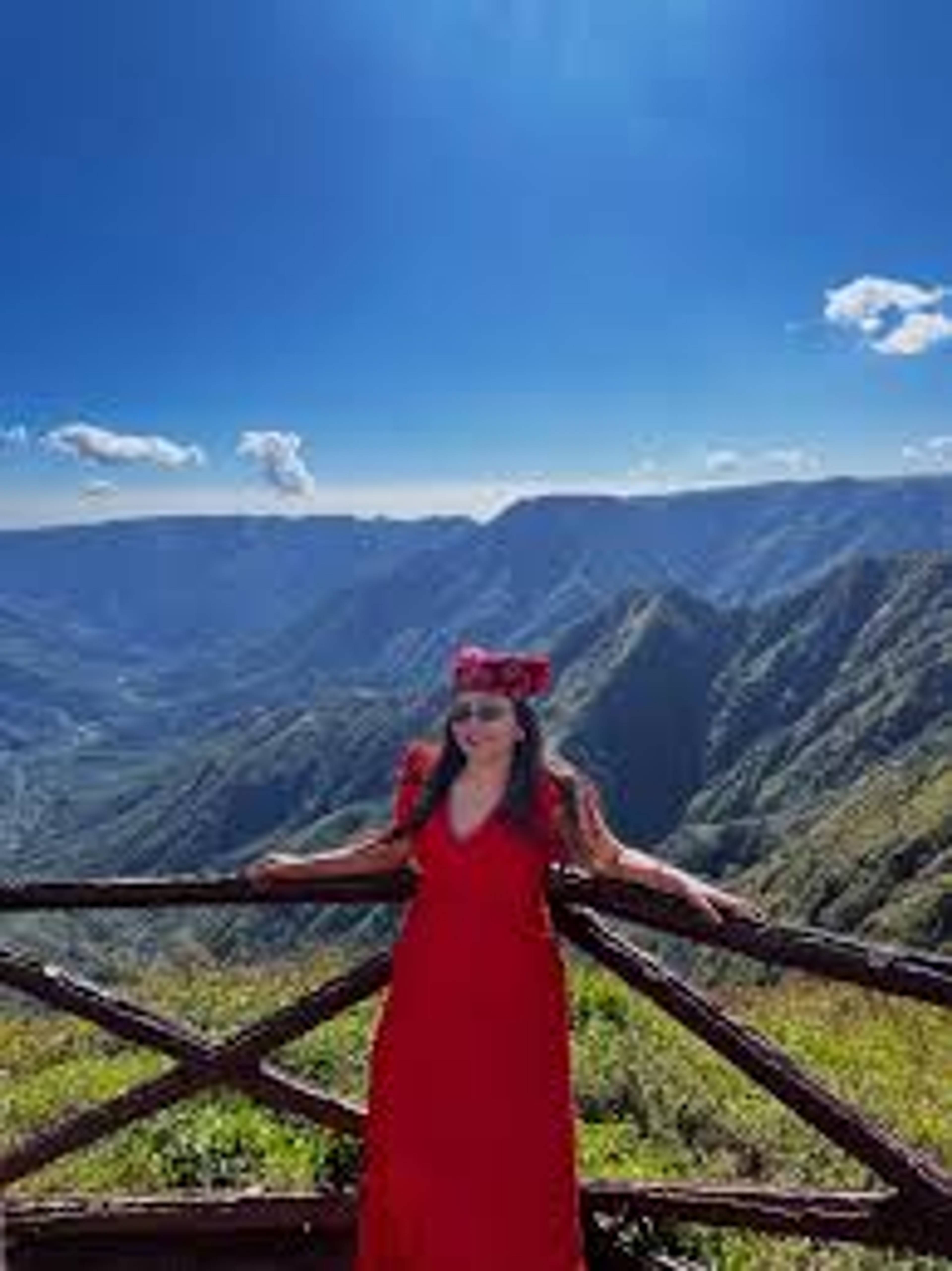 Solo female traveler at Laitlum Canyons, Meghalaya.]