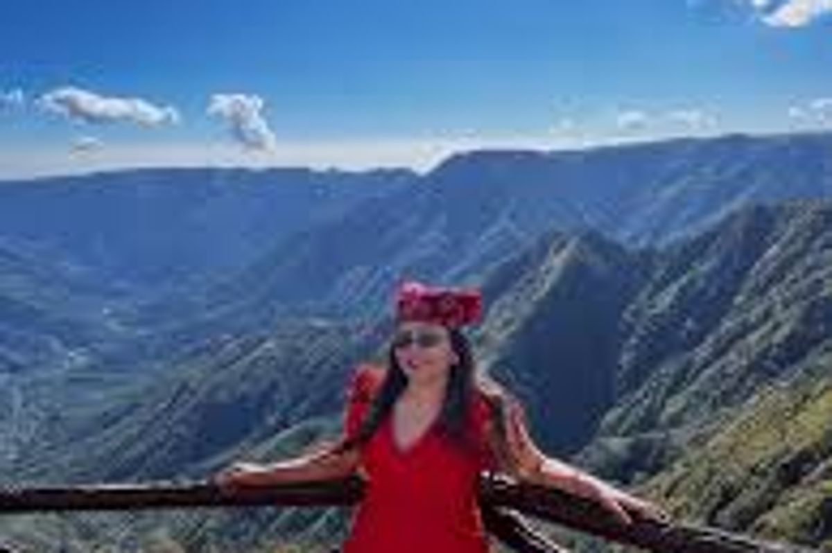 Solo female traveler at Laitlum Canyons, Meghalaya.]
