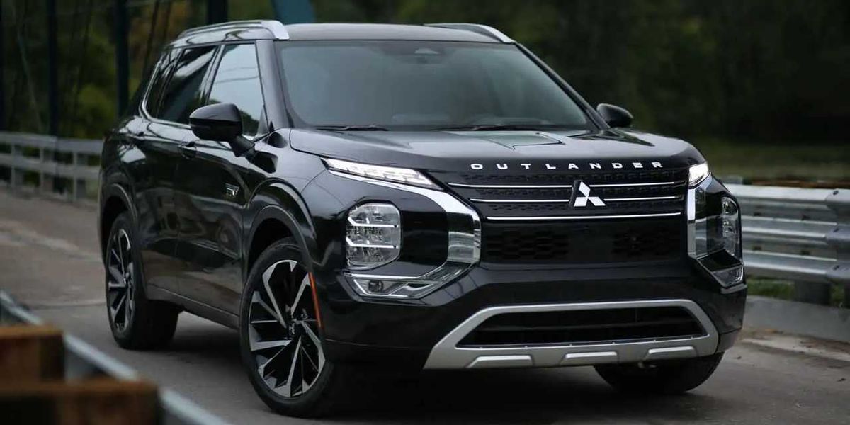 Mitsubishi Outlander Hood Settlement: 2022 Owners Could Get Up to $4,595