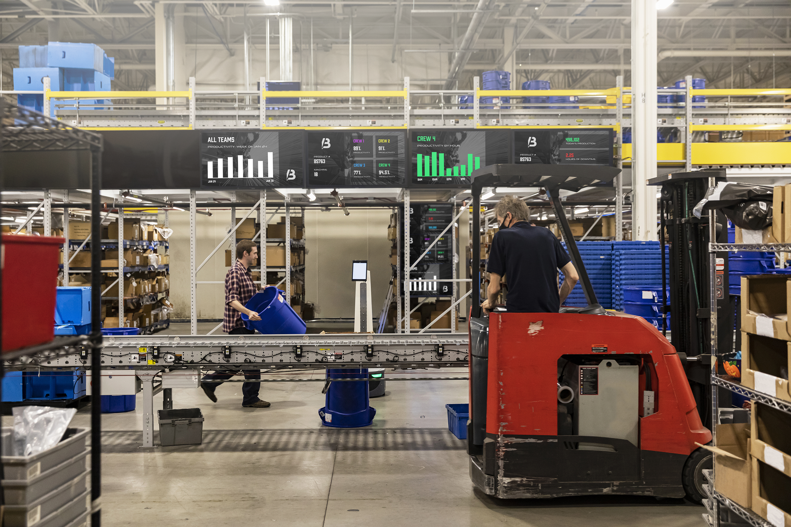 Driving Efficiency: How Digital Signage Optimizes Workflow in Manufacturing Plants