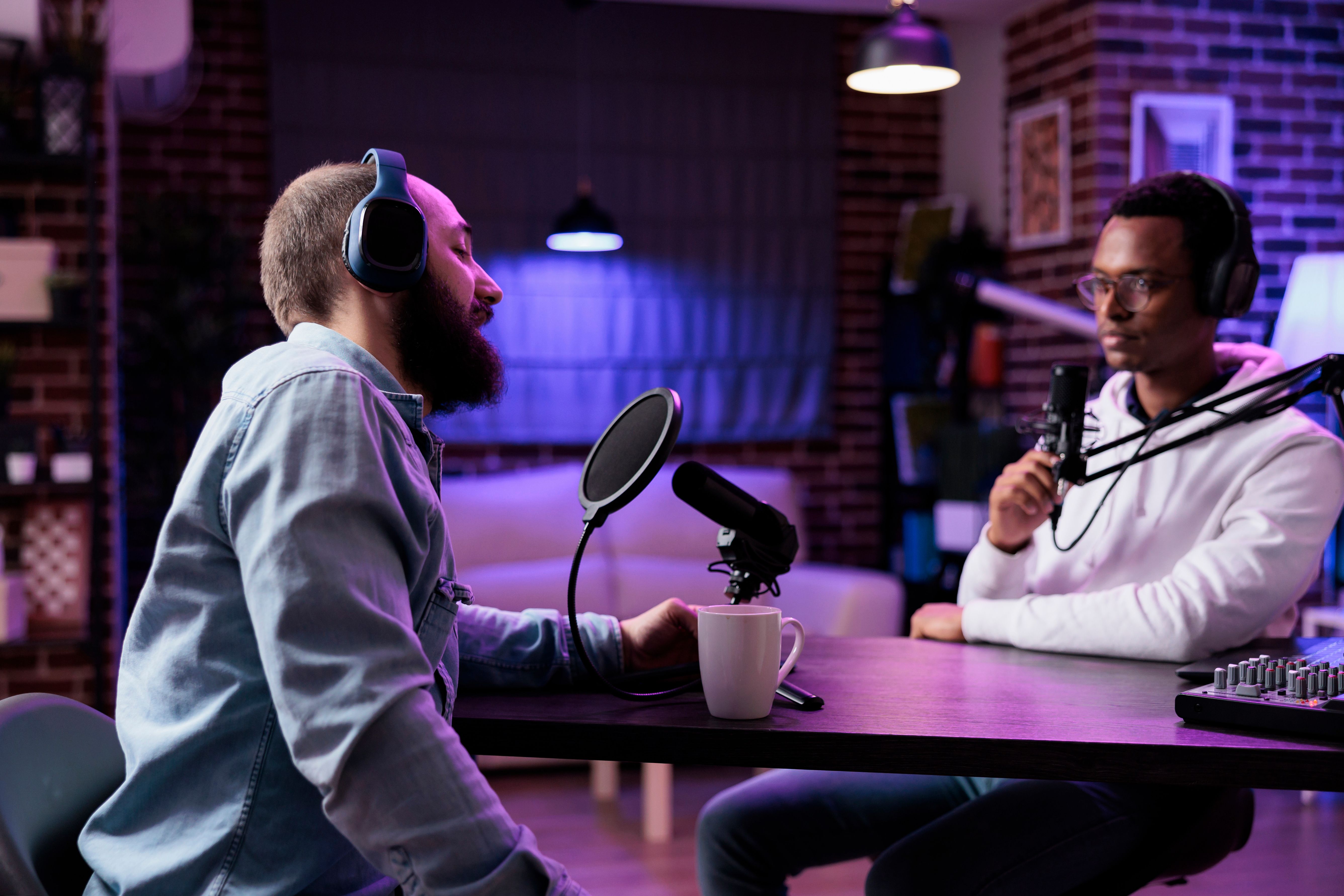 Creating a Company Podcast—The Dos and Don'ts | Poppulo
