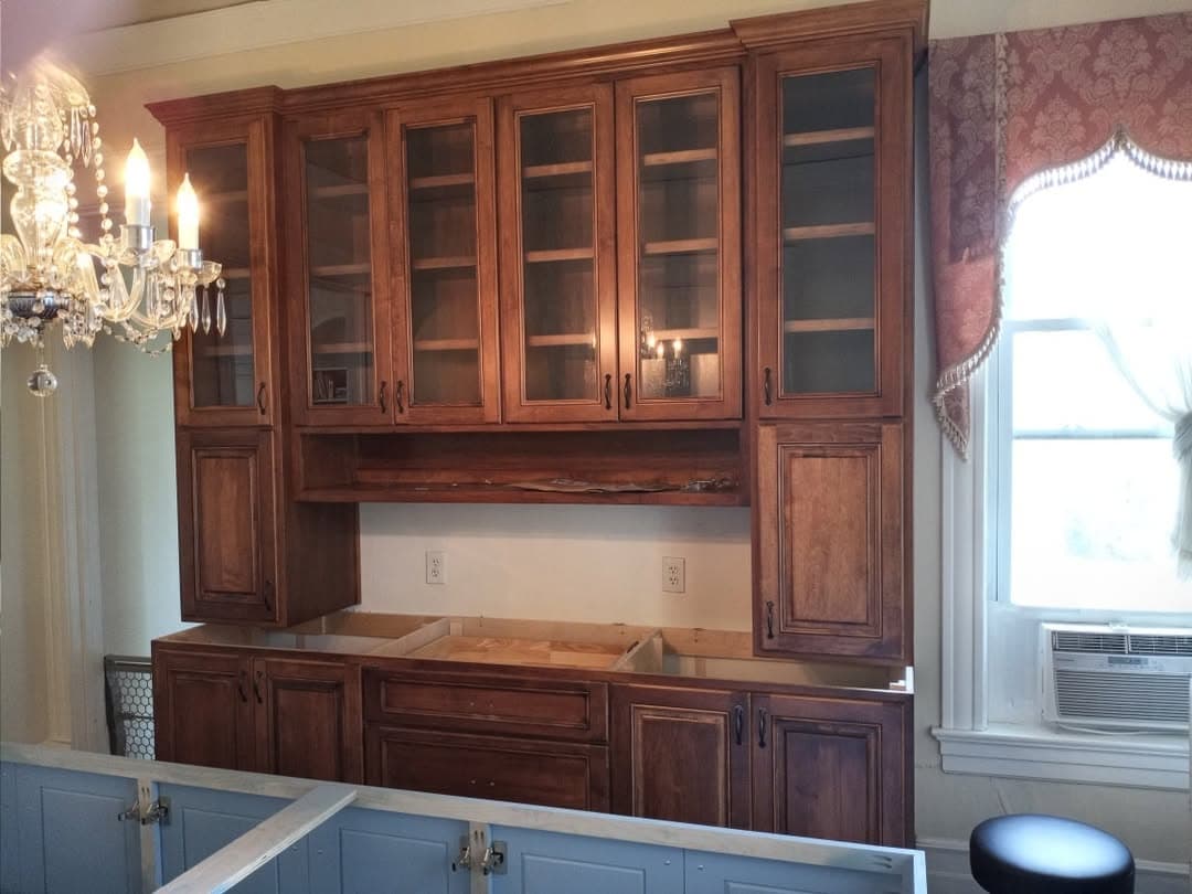 Finished custom kitchen with dark island and white perimeter cabinets