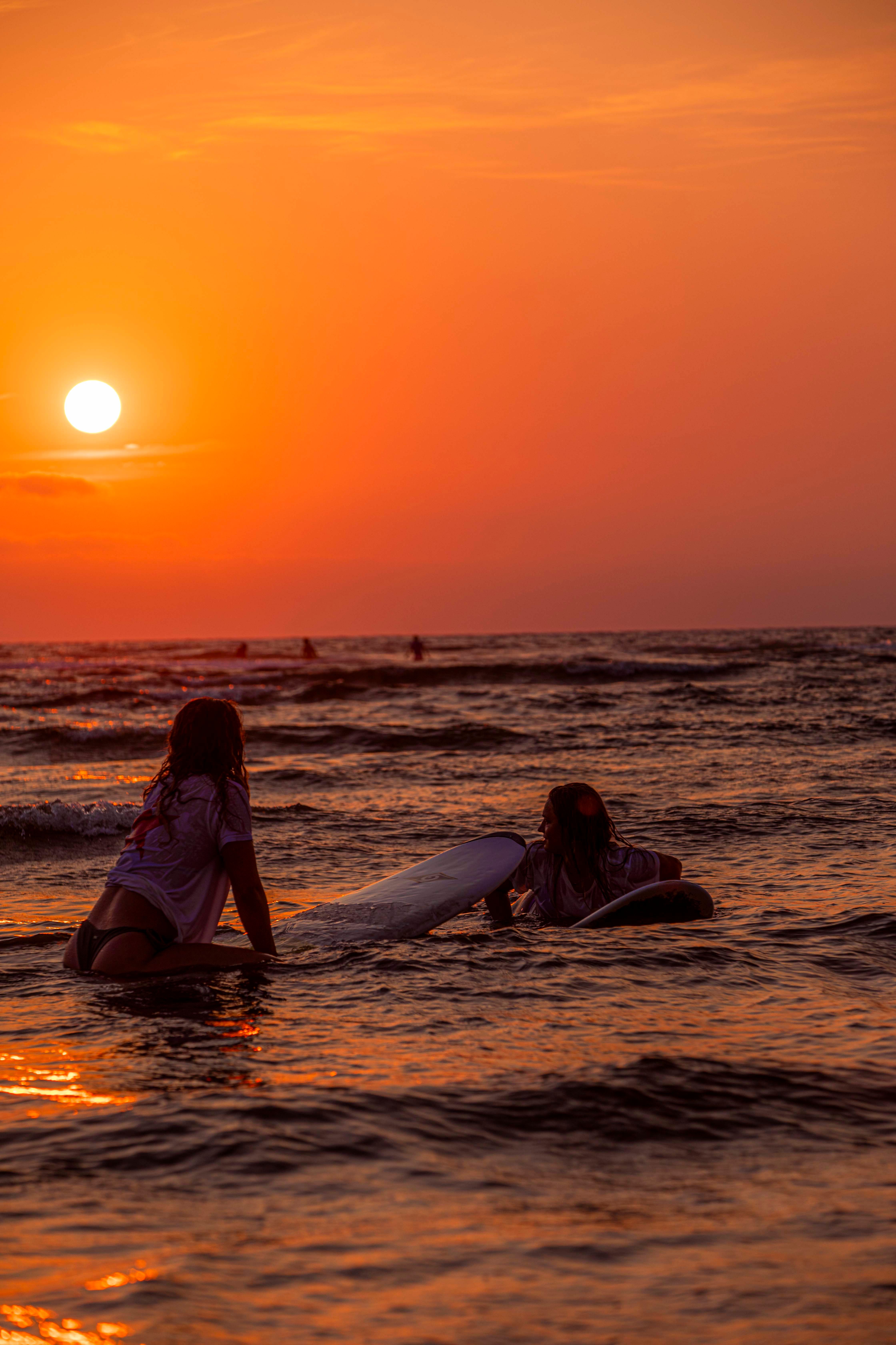 Sonnenuntergang in Moliets Plage - Surfer Girls