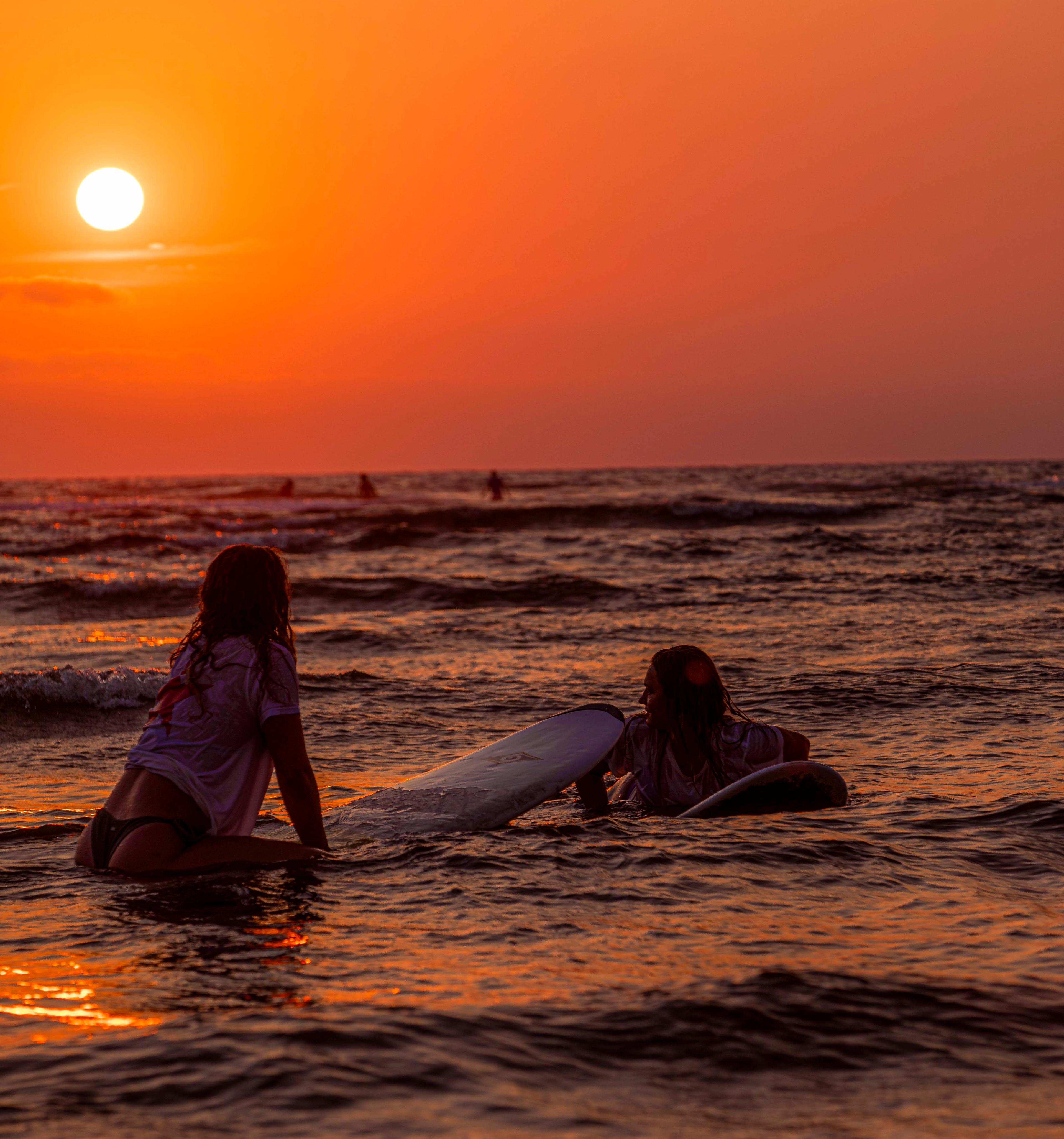 Sonnenuntergang in Moliets Plage - Surfer Girls