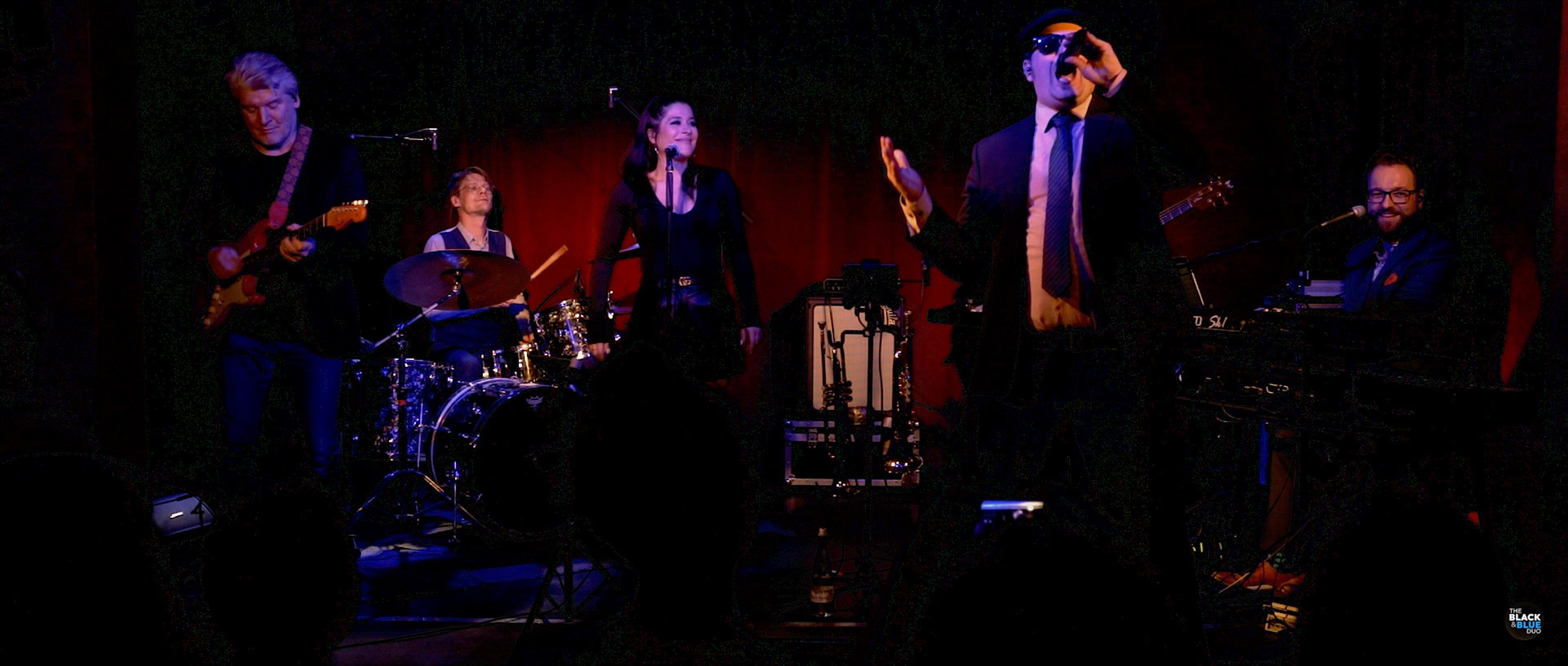 Black & Blue Partyband aus Karlsruhe im Mikado