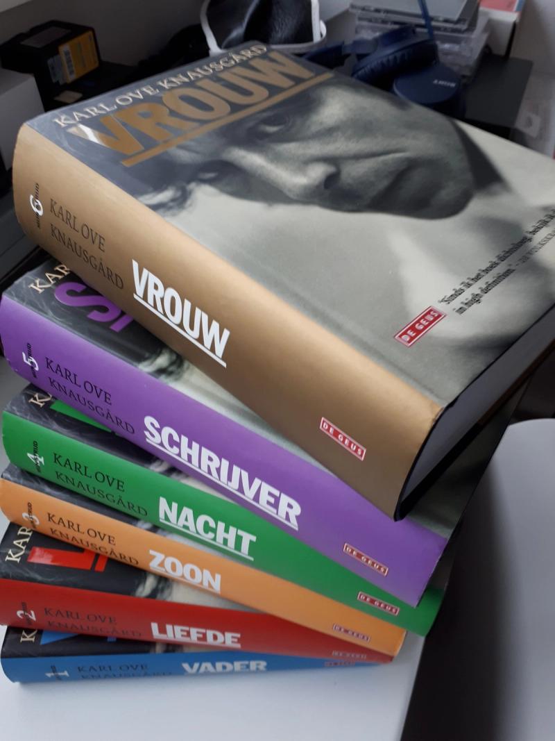 Omslag van Karl Ove Knausgård: Mijn strijd (Vader - Liefde - Zoon - Nacht - Schrijver - Vrouw)