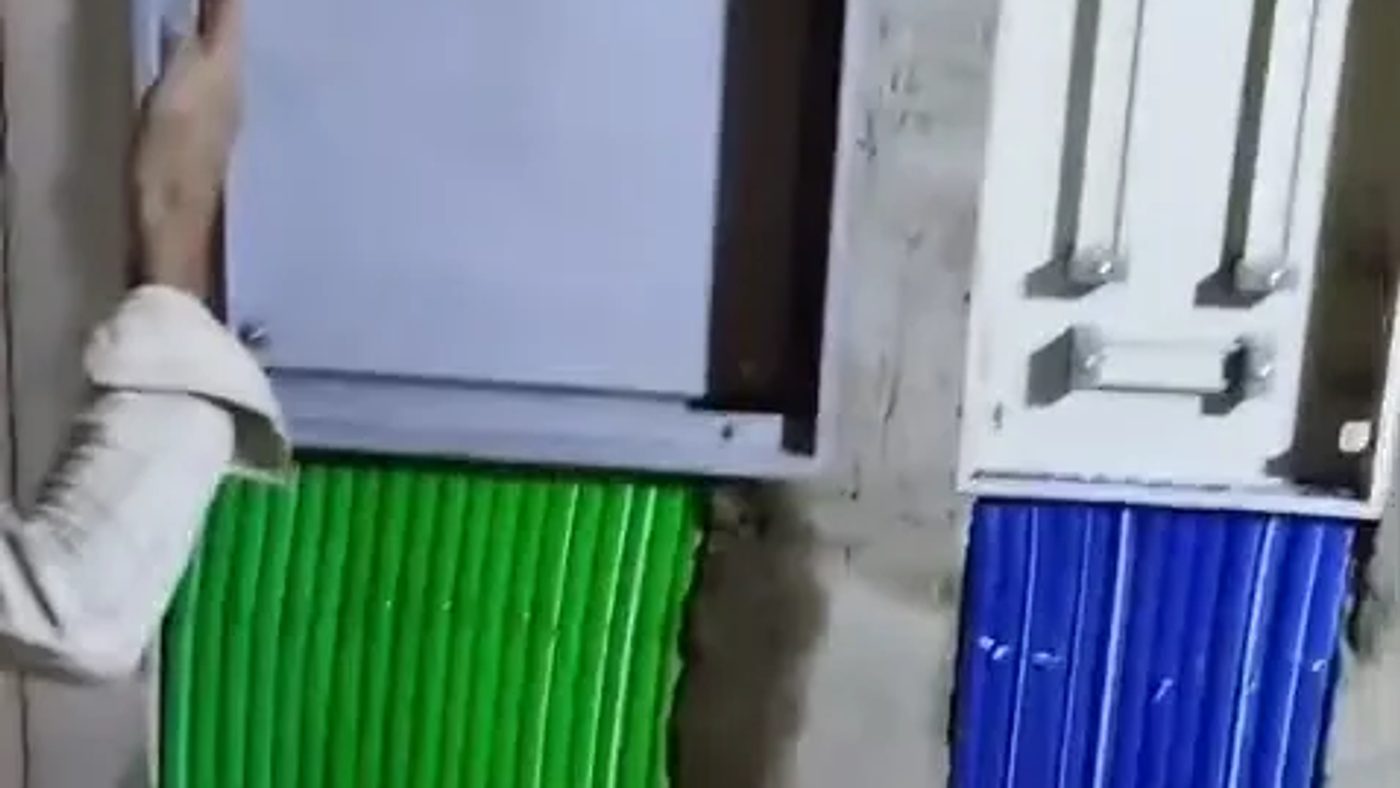 تمديدات الكهرباء داخل فيلا قبل إغلاق مراحل التشطيب