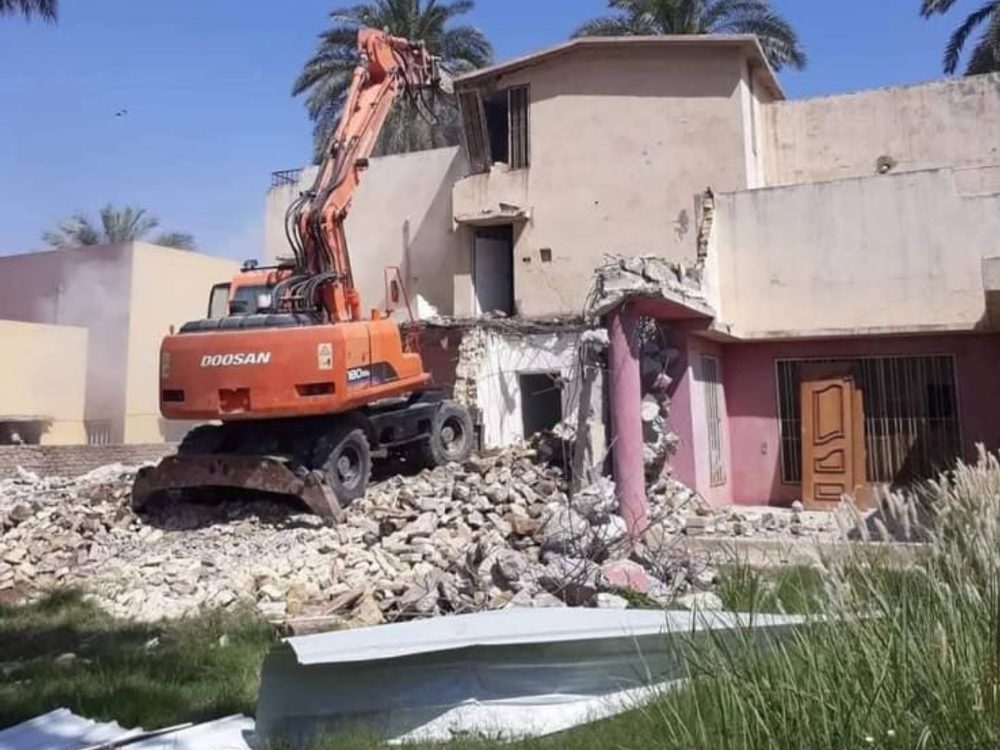 هدم وإزالة مبنى ضمن مشروع ترميم كامل في الدمام — صورة من مرحلة التنفيذ 1