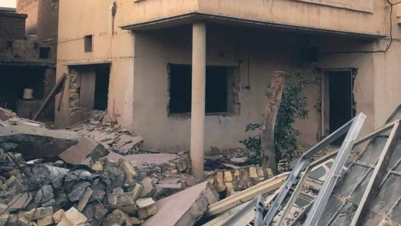 مرحلة عملية من ترميم وتجديد فيلا قديمة في المنطقة الشرقية