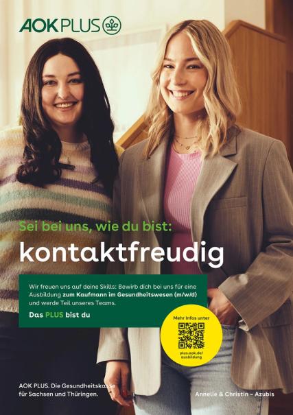 Anzeigenmotiv mit zwei nebeneinanderstehenden jungen und lächelnden Frauen. Headline: sei bei uns wie du bist: kontaktfreudig.