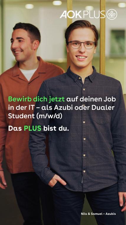 2 junge lächelnde Männer nebeneinanderstehend. Headline: Bewirb dich jetzt auf deinen Job in der IT – als Azubi oder Dualer Student (m/w/d).