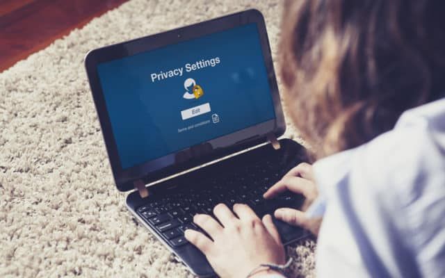 How to Make Facebook Private header (new)