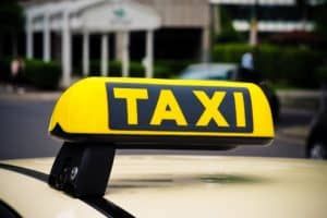 When to use a taxi vs. a ridesharing service