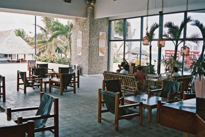 High Ceiling Resort Lobby - Luxury Scented Candle - Hover view