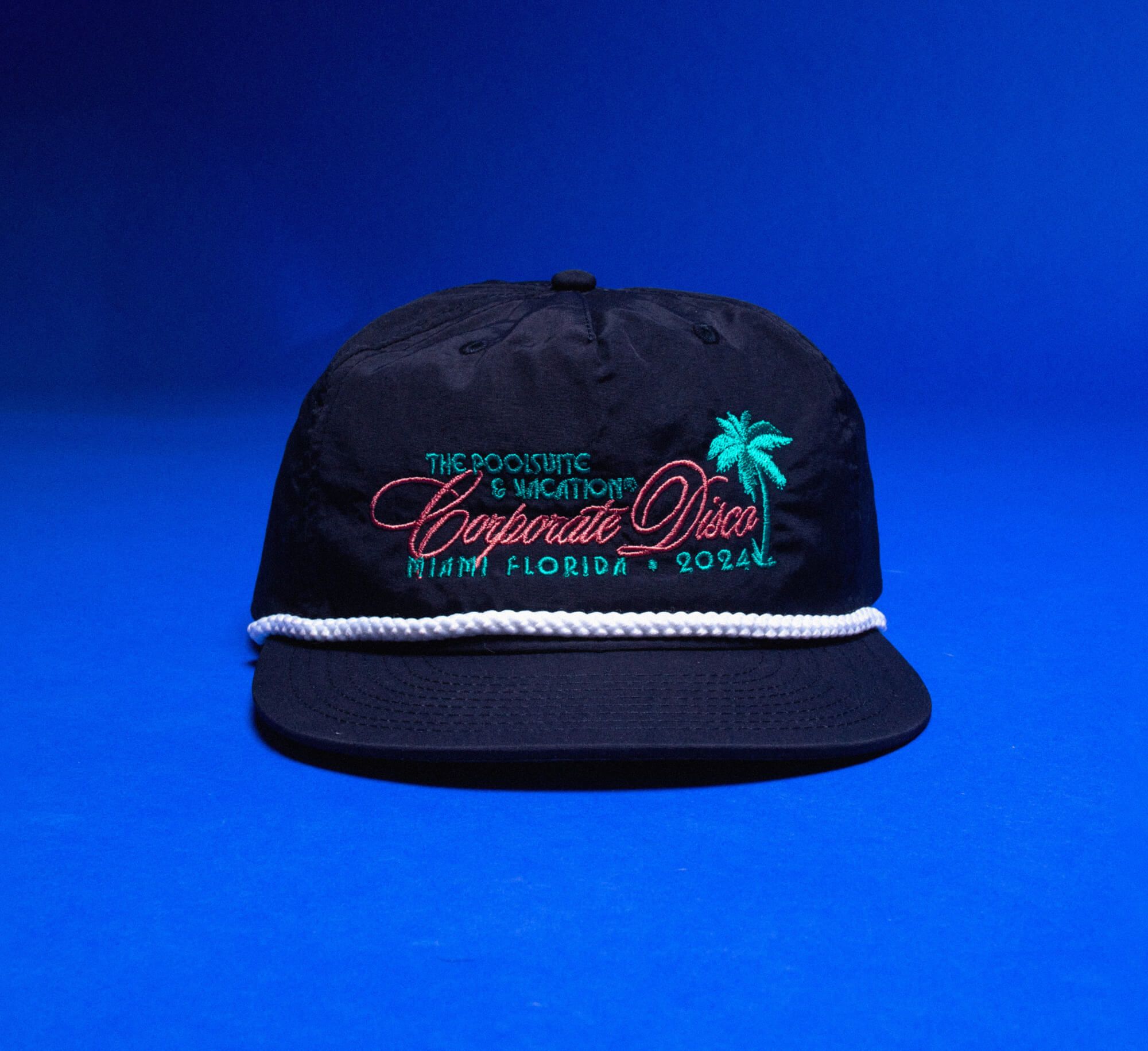 【トッカ】DANCING RIBBON LOGOCAP トッカ】DANCING RIBBON LOGOCAP