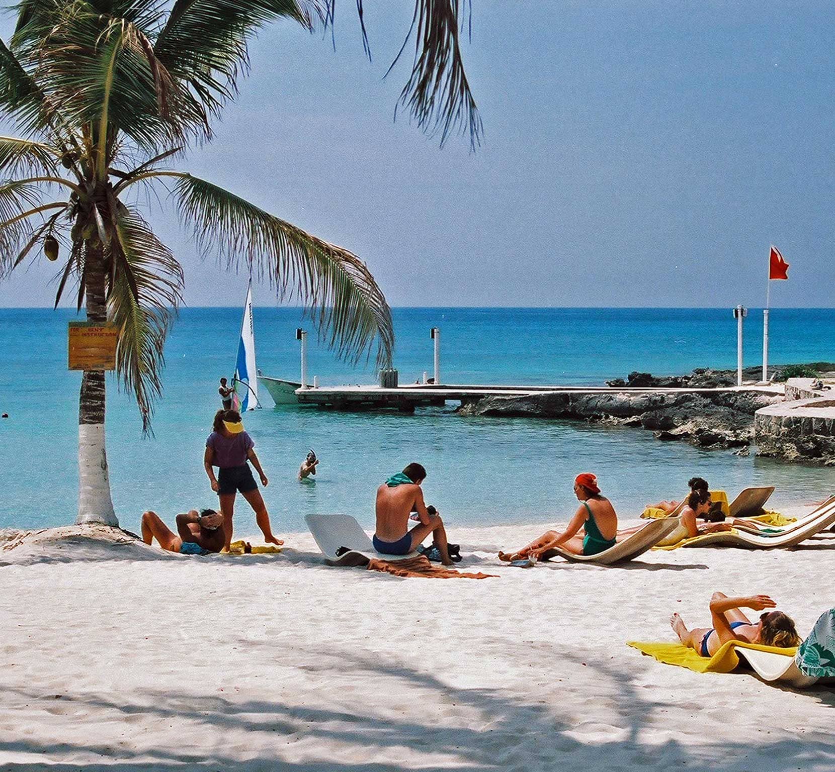 Vacation® Blue Hat, The Worlds Best-Smelling Sunscreen