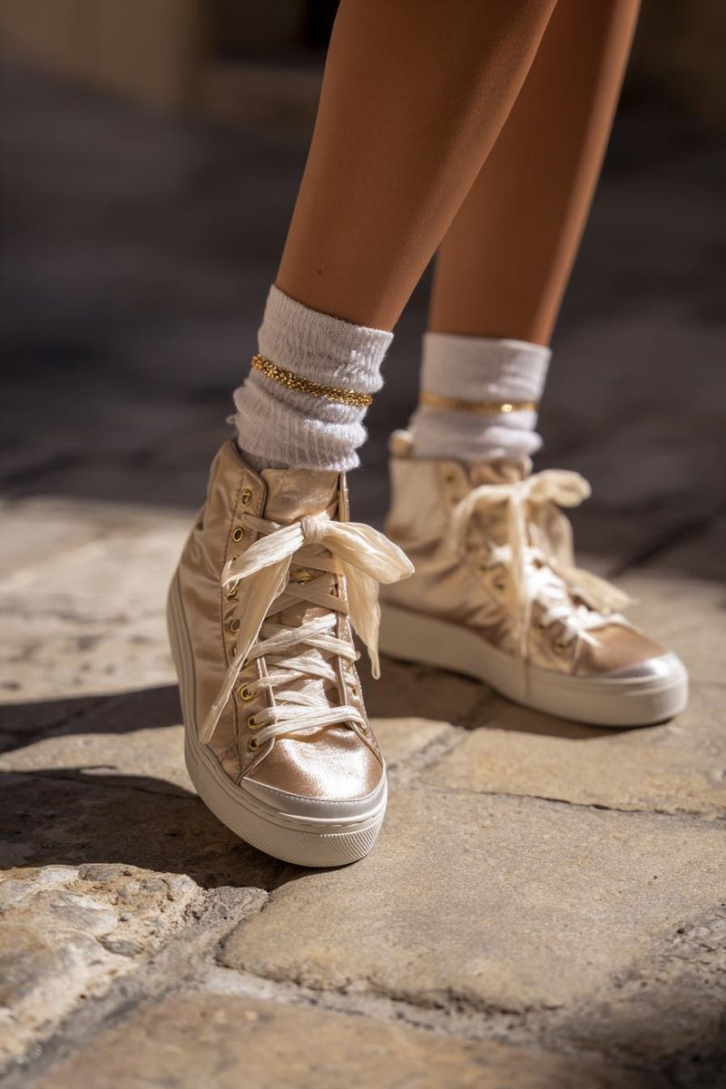 Woman in elegant summer outfit look 2