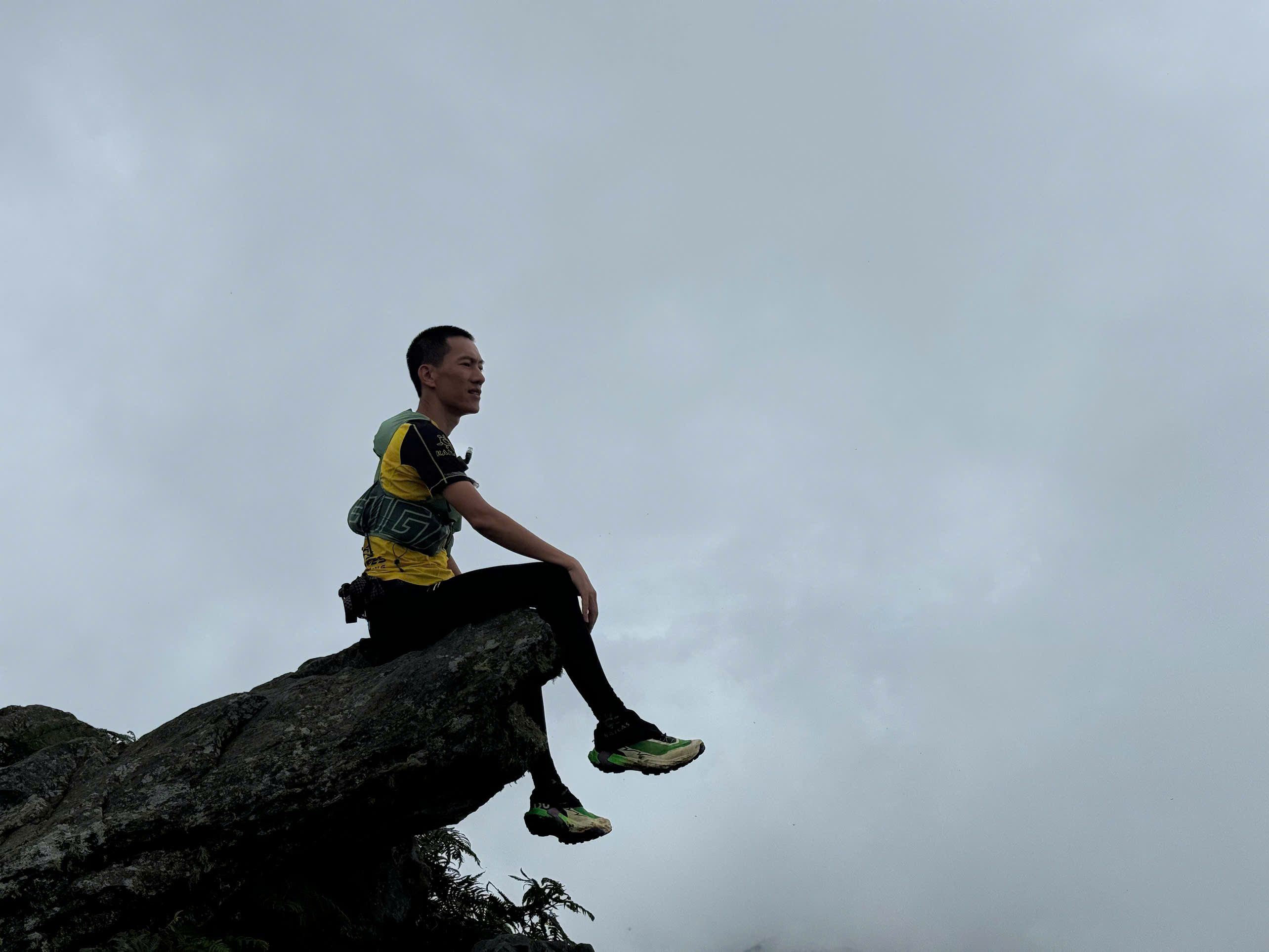 Phục Hồi Sau Chạy Trail: Hướng Dẫn 72 Giờ Đầu Để Hết Đau Cơ Đùi