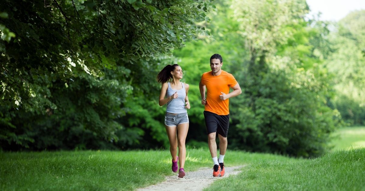 Tốc độ chạy bộ trung bình bao nhiêu là chuẩn? Rủi ro nguy hiểm khi ép pace 
