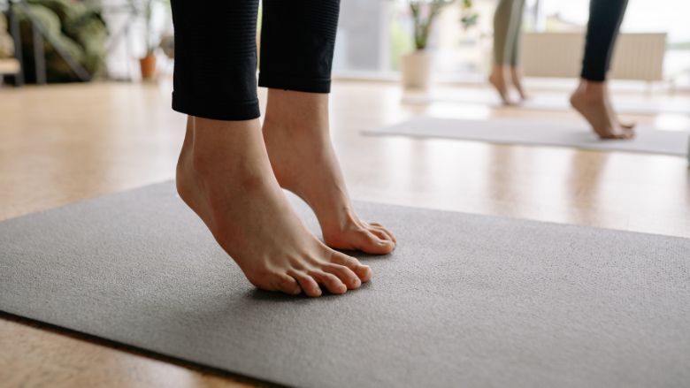 Bài tập kiễng gót hạ chậm