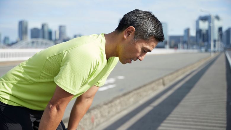 Nguyên nhân mới chạy 1-2km đã hụt hơi là do chạy quá sức