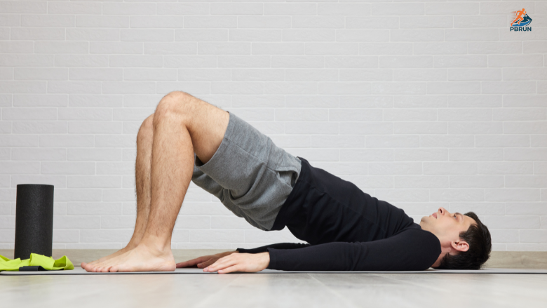 Động tác single leg glute bridge giảm đau hông khi chạy bộ