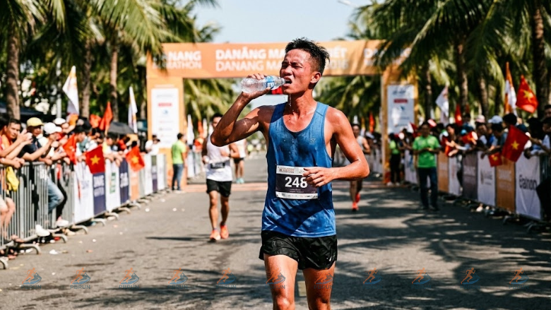 Cần bù nước và điện giải khi chạy bộ