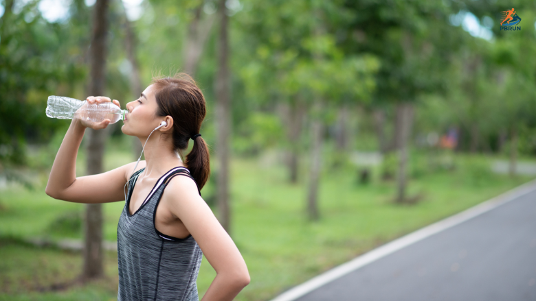 Kỹ thuật bù nước cho runner sau khi chạy