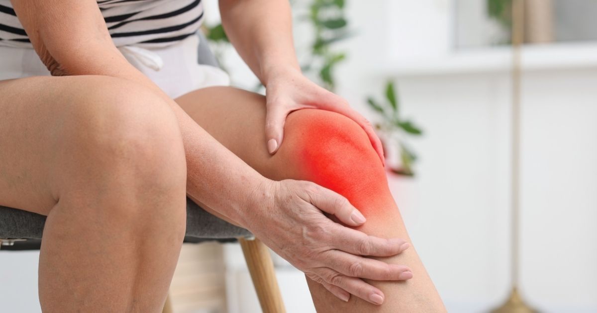 Thoái hóa khớp gối nên tập môn gì? Có nên đạp xe và bơi không? 