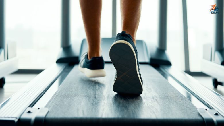Nên kết hợp chạy bộ trên máy với chạy bộ ngoài trời