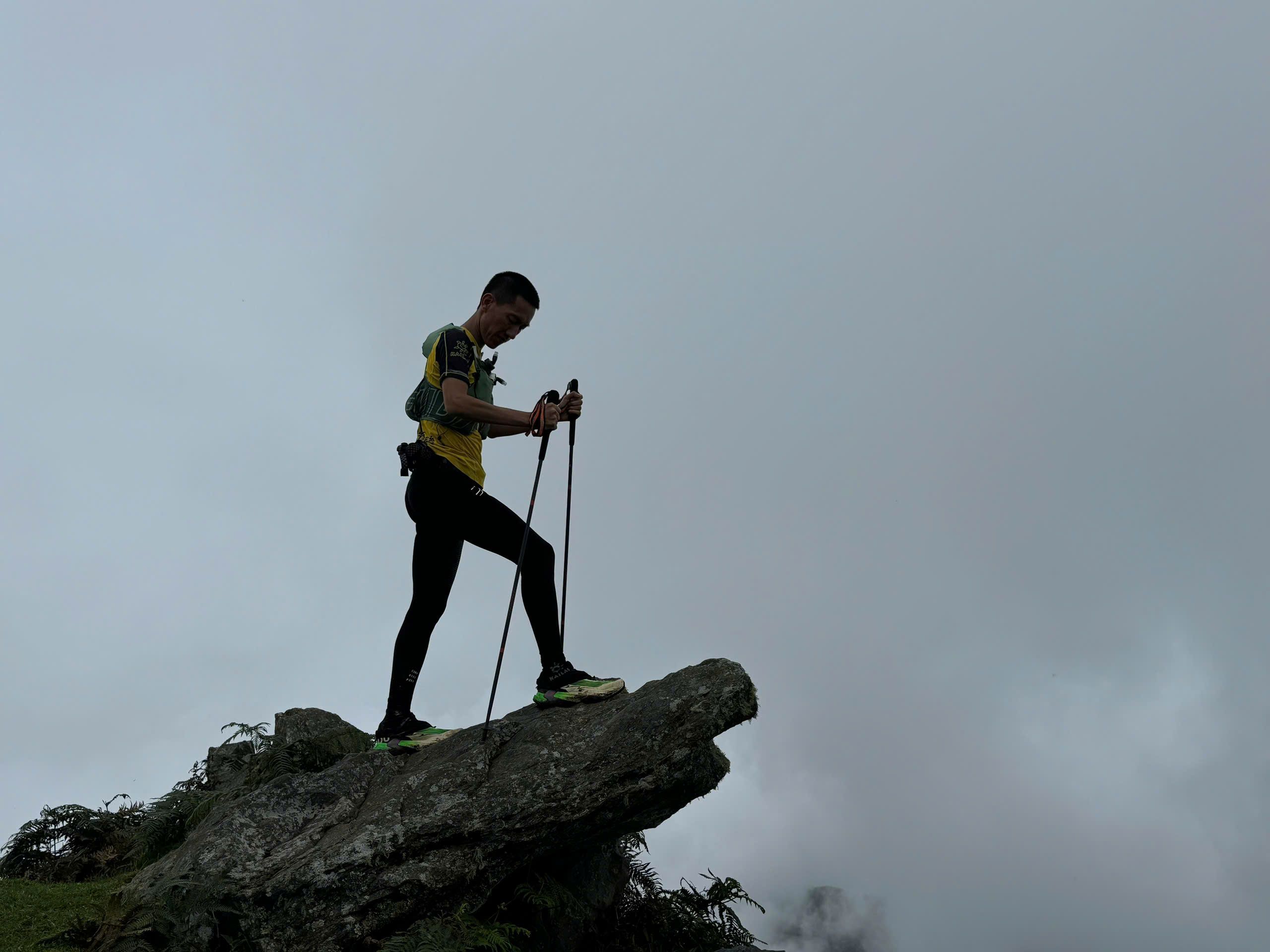 Gậy Chạy Trail: Có Cần Không và Dùng Thế Nào Cho Đúng?