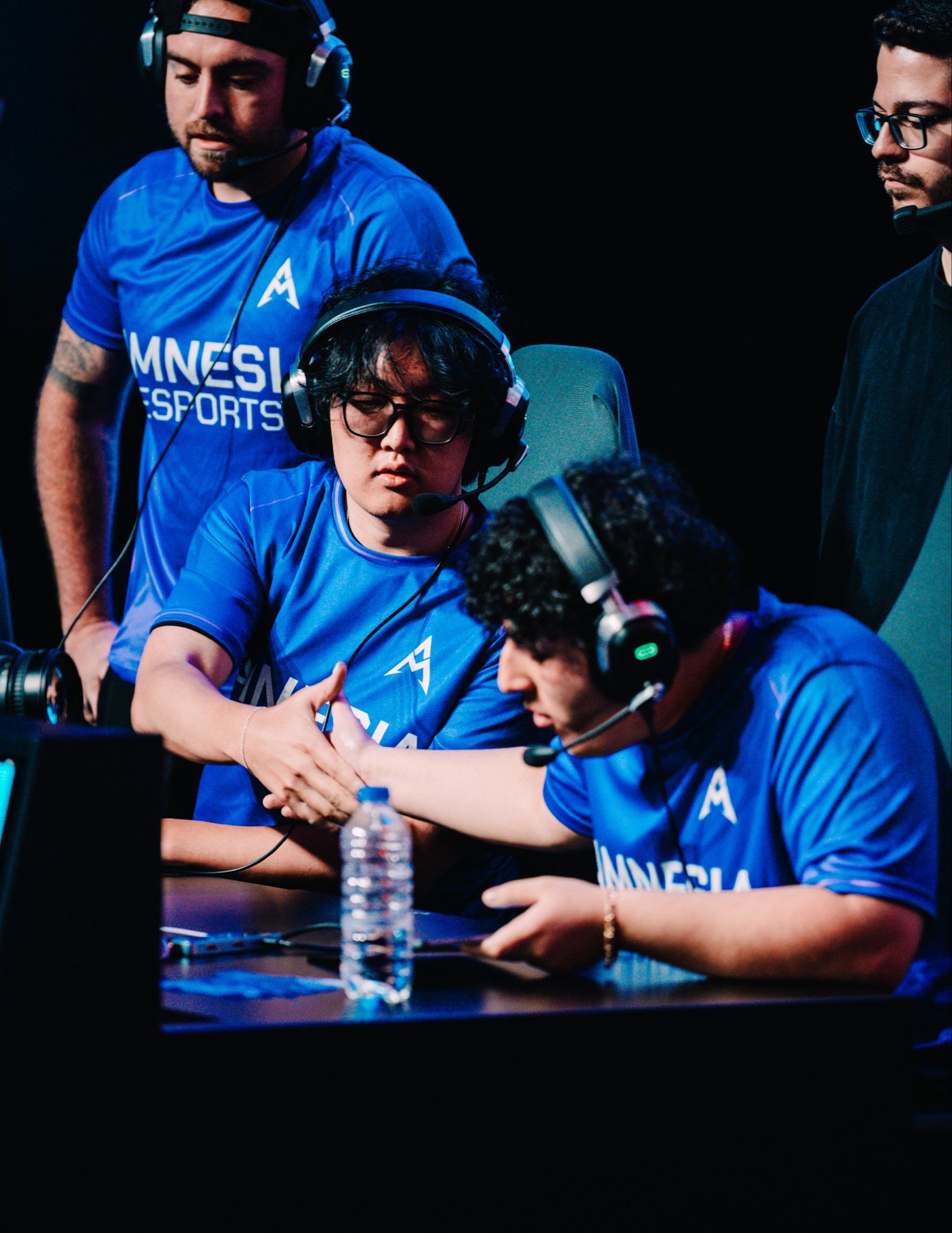 Amnesia players at the match table