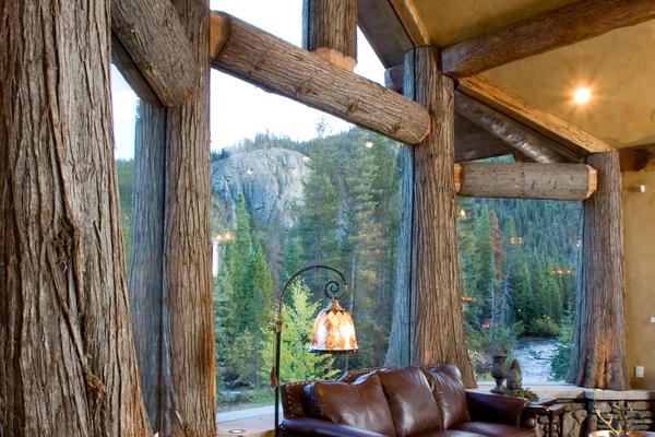 Glass Forest®: How Trimless Glass Walls Transform Log Home Living