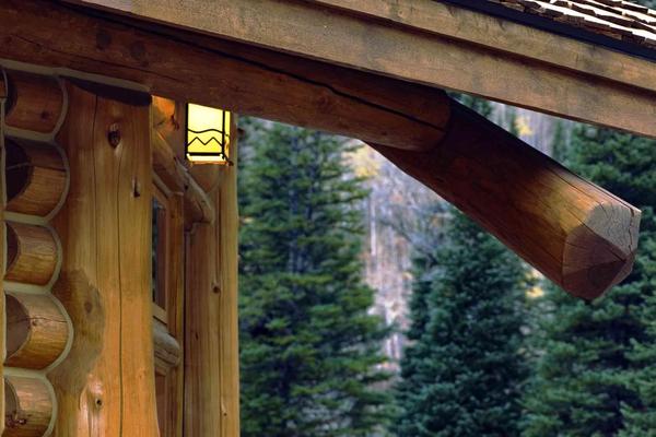 Choosing The Right Log Cabin Roof: Types and Materials