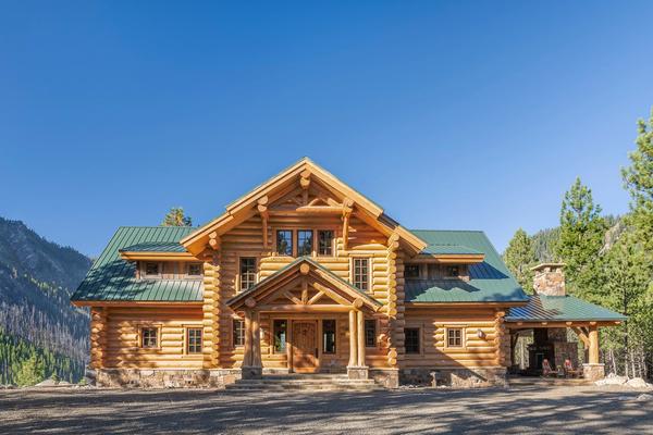 Log Siding vs Massive Log Wall for Log Homes