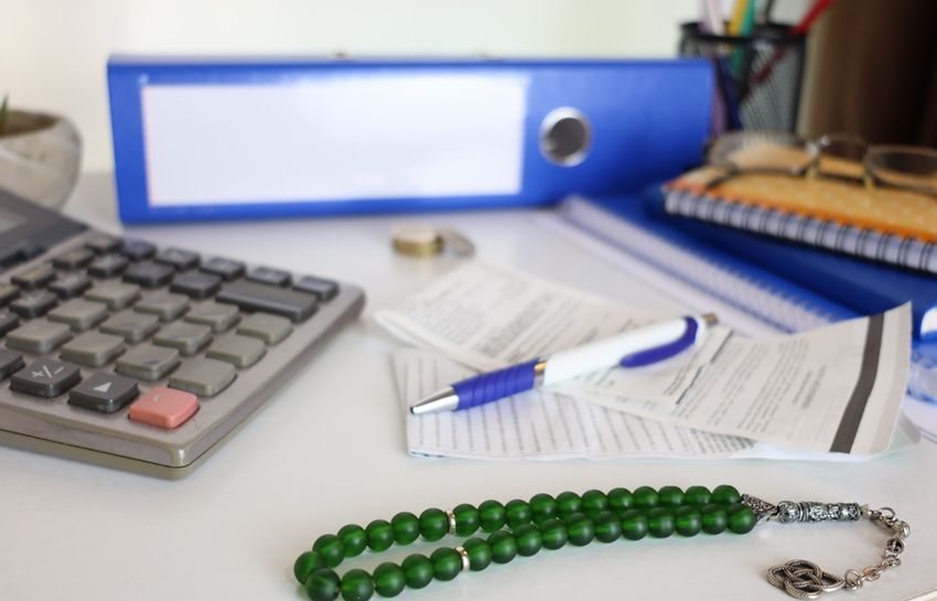 Navigating Outsourced Accounting Bookkeeping: Advantages and Hurdles for Contemporary Businesses