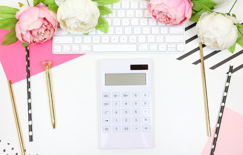 Evaluating the Pros and Cons of Outsourced Accounting and Bookkeeping for Small Businesses