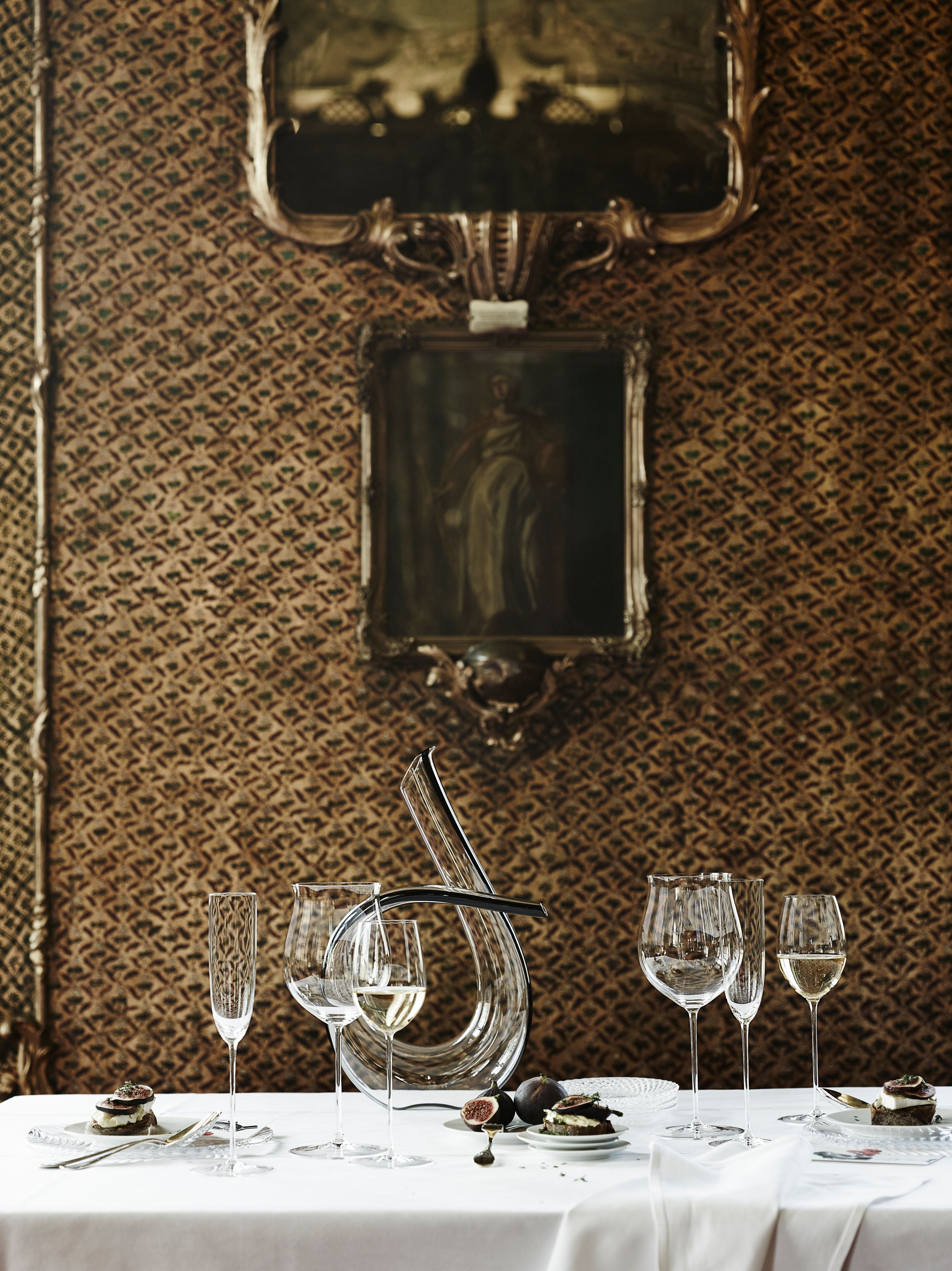 Glassware in a restaurant