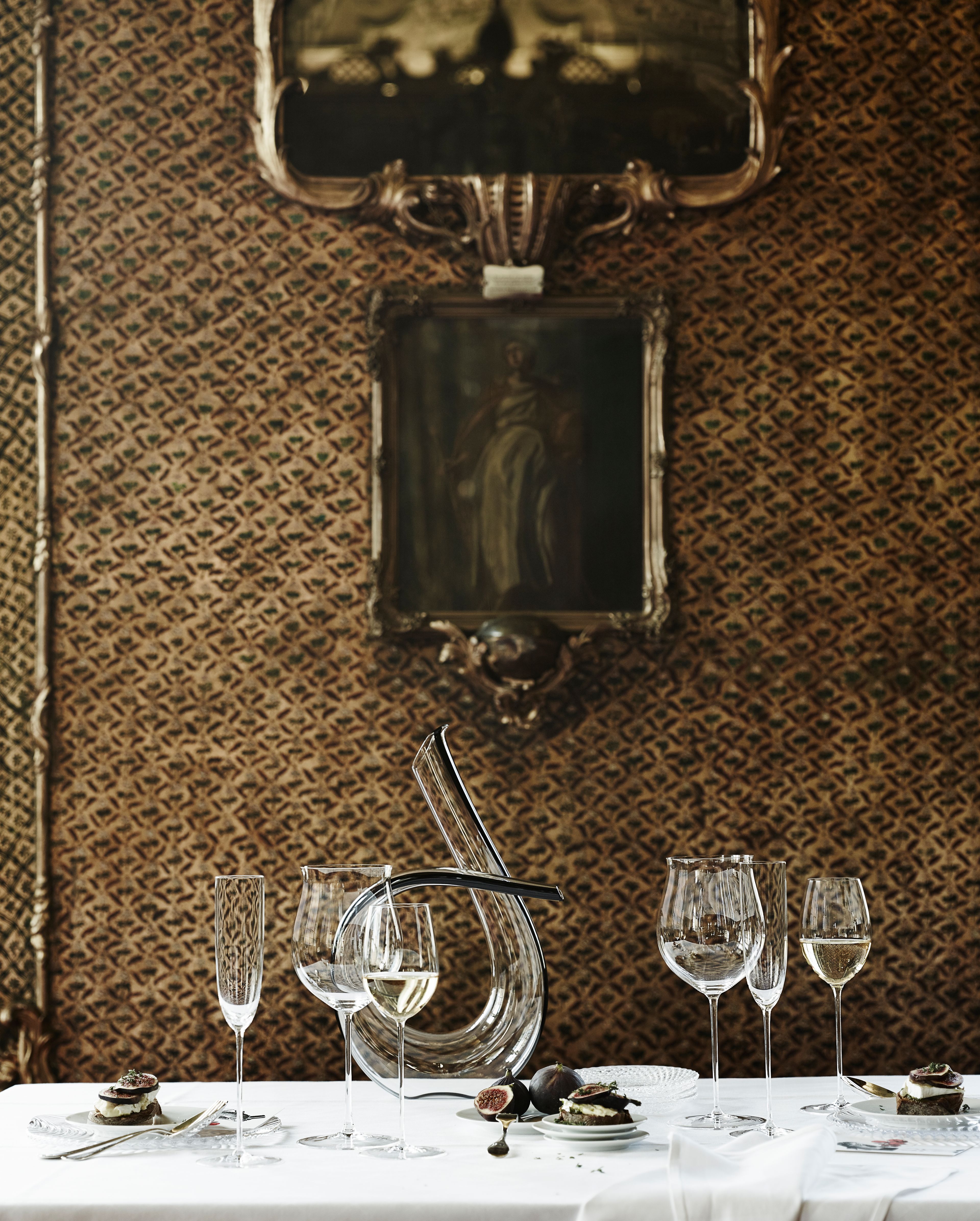 Glassware in a restaurant