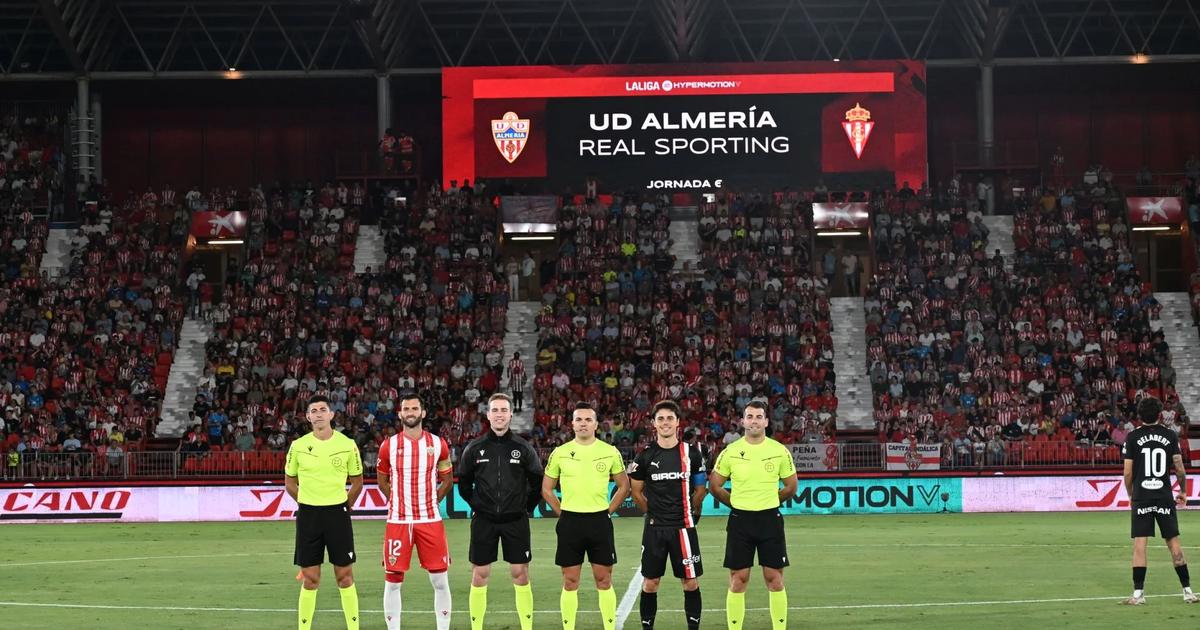 El Sporting de Gijón cae en Almería pese a adelantarse en el marcador