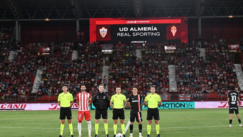El Sporting de Gijón cae en Almería pese a adelantarse en el marcador