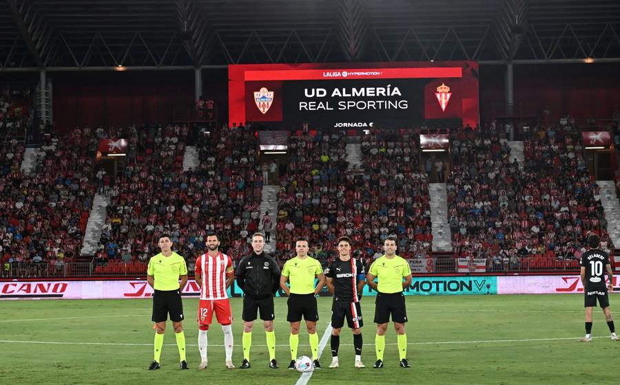 El Sporting de Gijón cae en Almería pese a adelantarse en el marcador